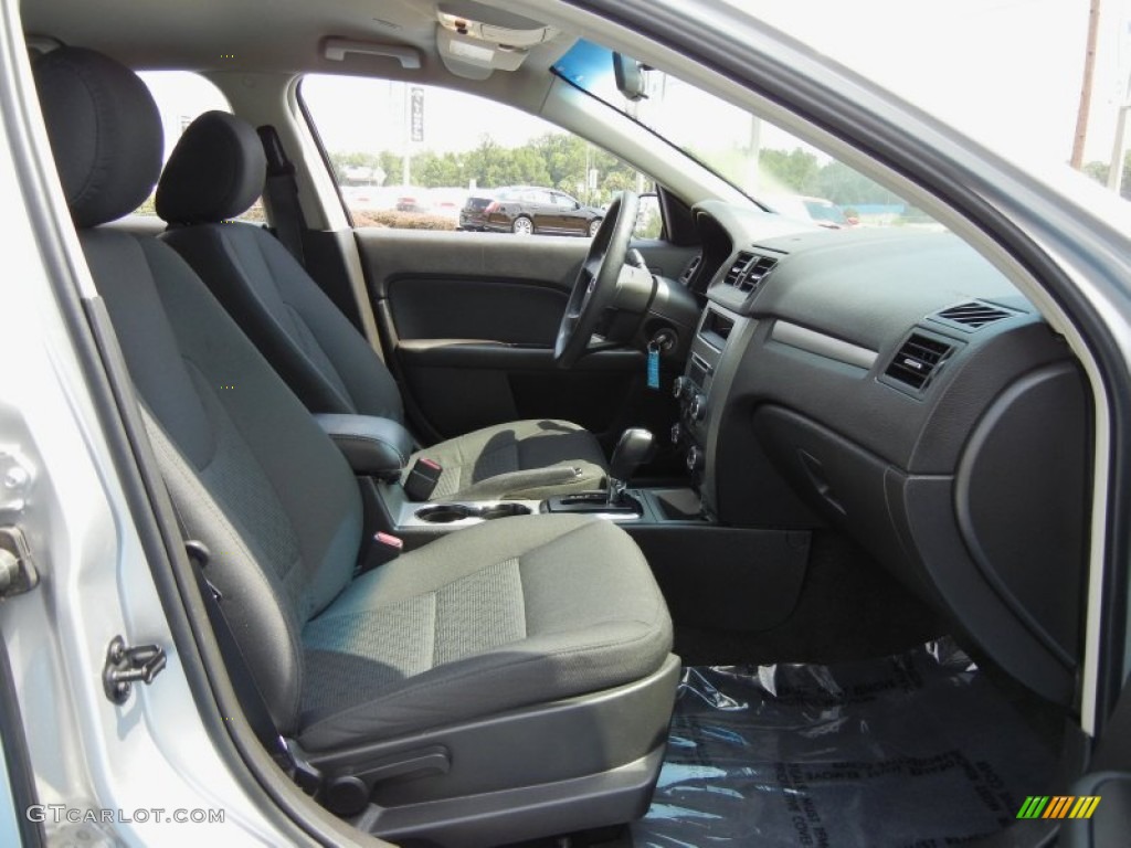 2011 Fusion SE V6 - Ingot Silver Metallic / Charcoal Black photo #17