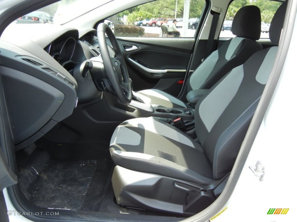 2012 Focus SE Sport Sedan - Oxford White / Two-Tone Sport photo #5