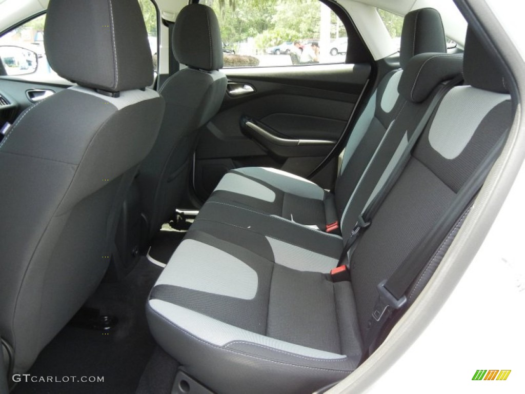 2012 Focus SE Sport Sedan - Oxford White / Two-Tone Sport photo #6