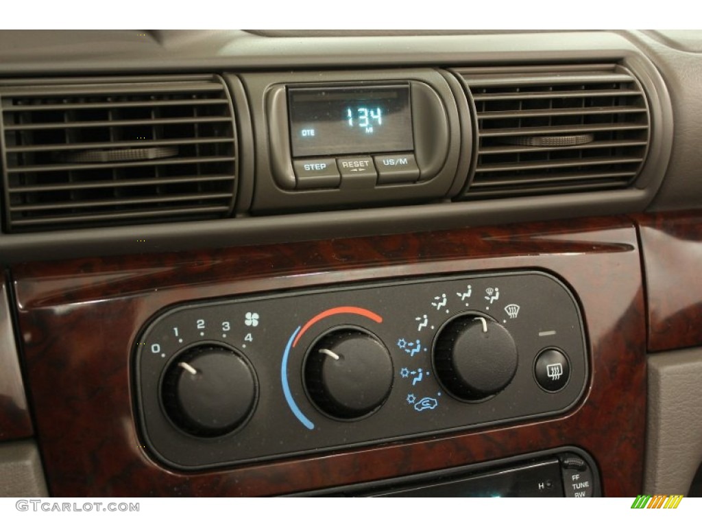 2002 Chrysler Sebring LXi Convertible Controls Photo #65496183