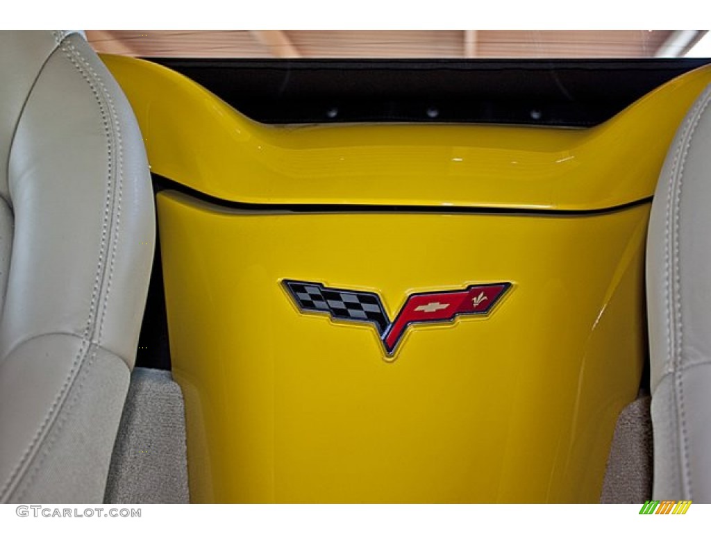 2009 Chevrolet Corvette Convertible Marks and Logos Photos