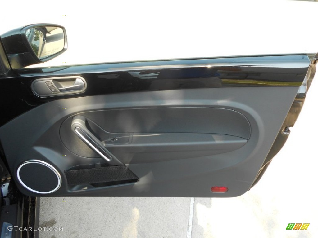 2012 Volkswagen Beetle 2.5L Titan Black Door Panel Photo #65509139