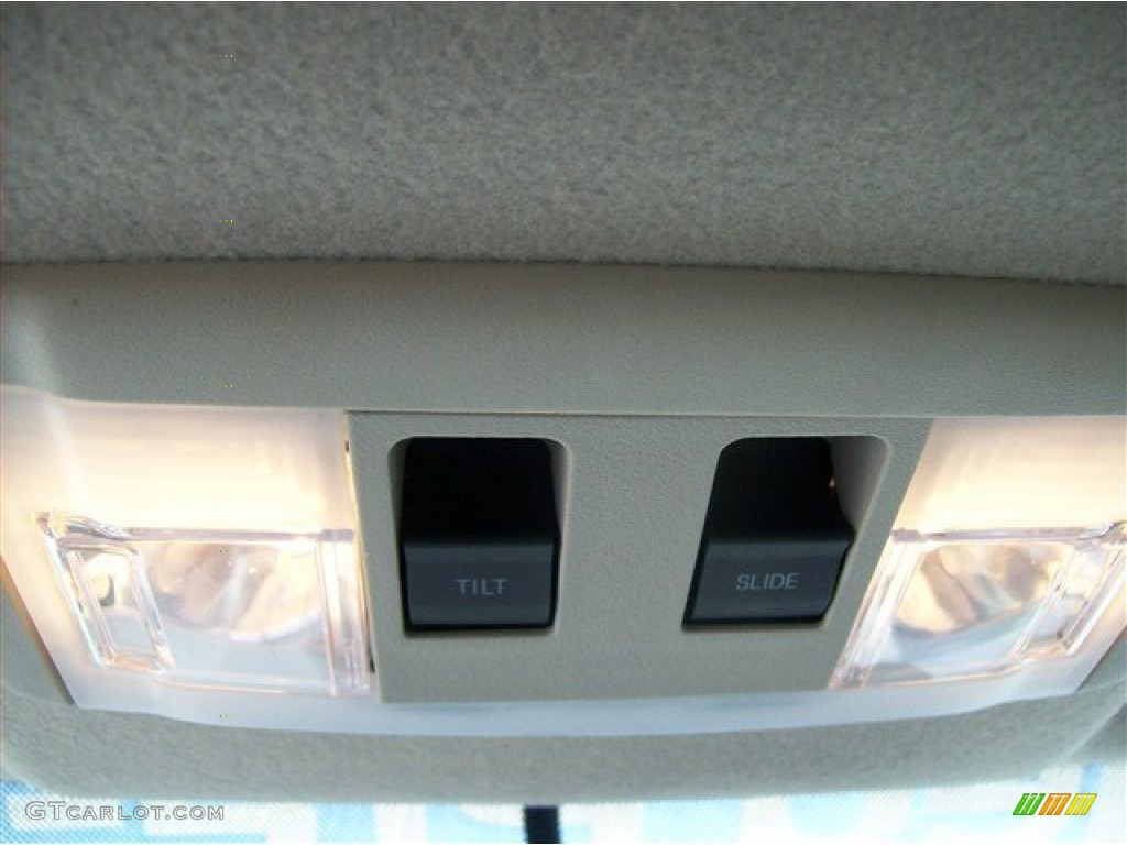 2011 Focus SEL Sedan - Ingot Silver Metallic / Charcoal Black photo #25