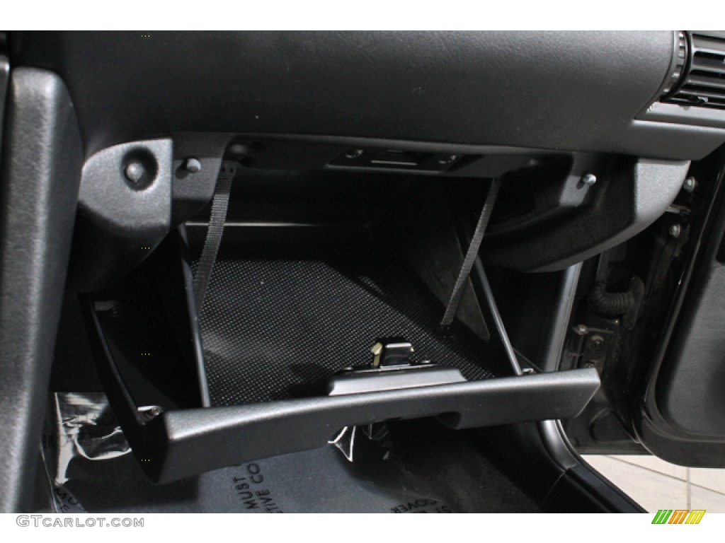 1996 BMW Z3 1.9 Roadster Glove Box Photo #65511671