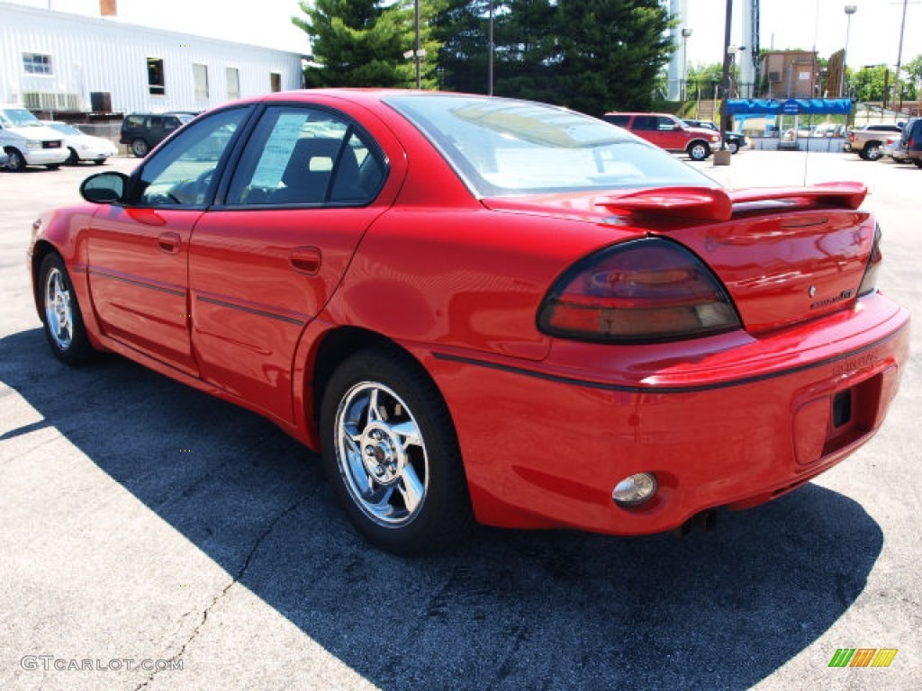 2004 Grand Am GT Sedan - Victory Red / Dark Pewter photo #3