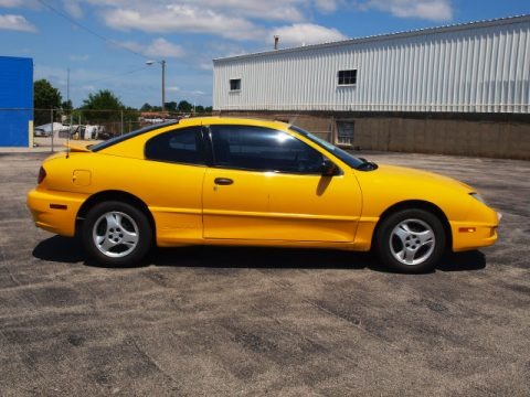 yellow pontiac sunfire