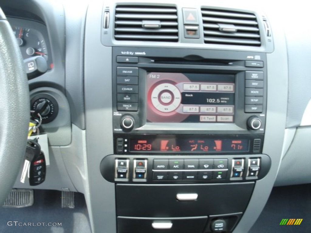 2009 Kia Borrego LX V6 4x4 Controls Photo #65516099
