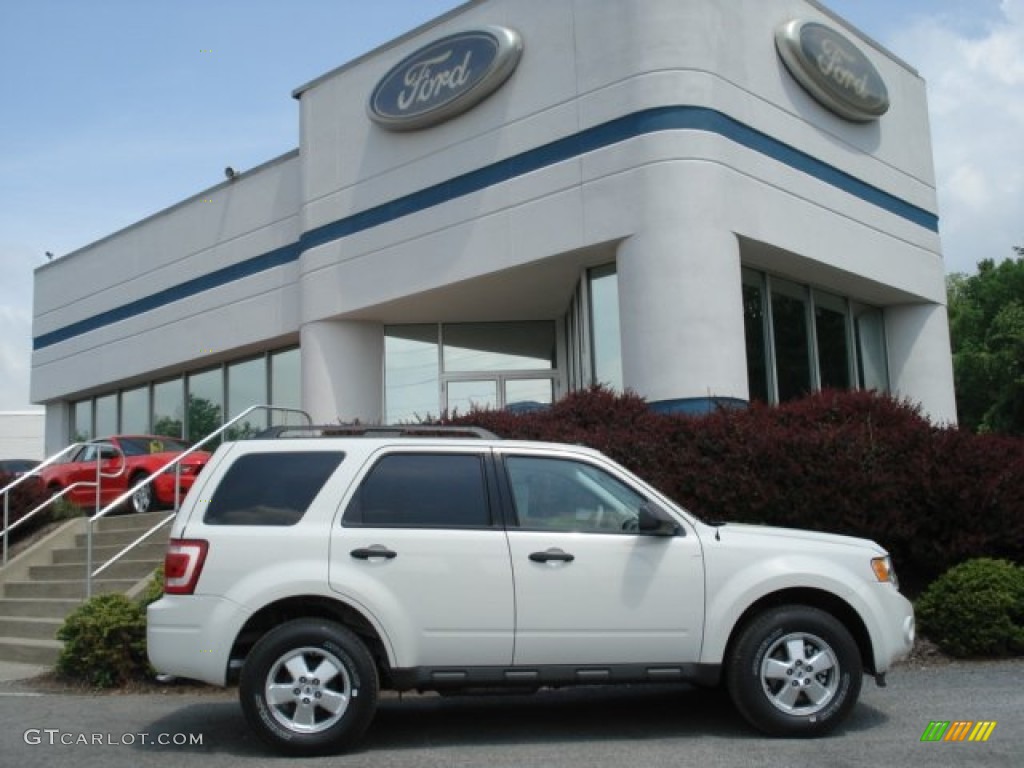 2012 Escape XLT 4WD - Oxford White / Camel photo #1