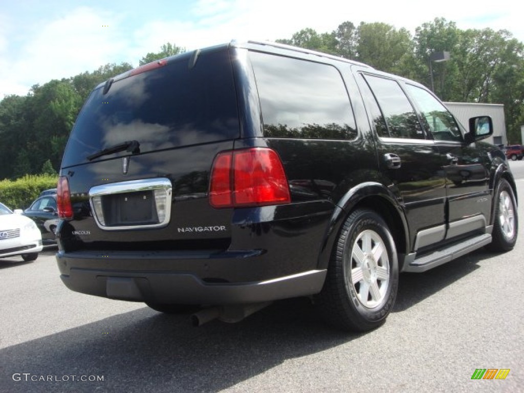 2003 Navigator Luxury 4x4 - Black / Light Parchment photo #4