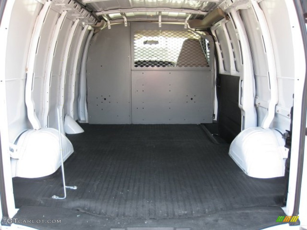 2005 Express 2500 Cargo Van - Summit White / Neutral photo #4