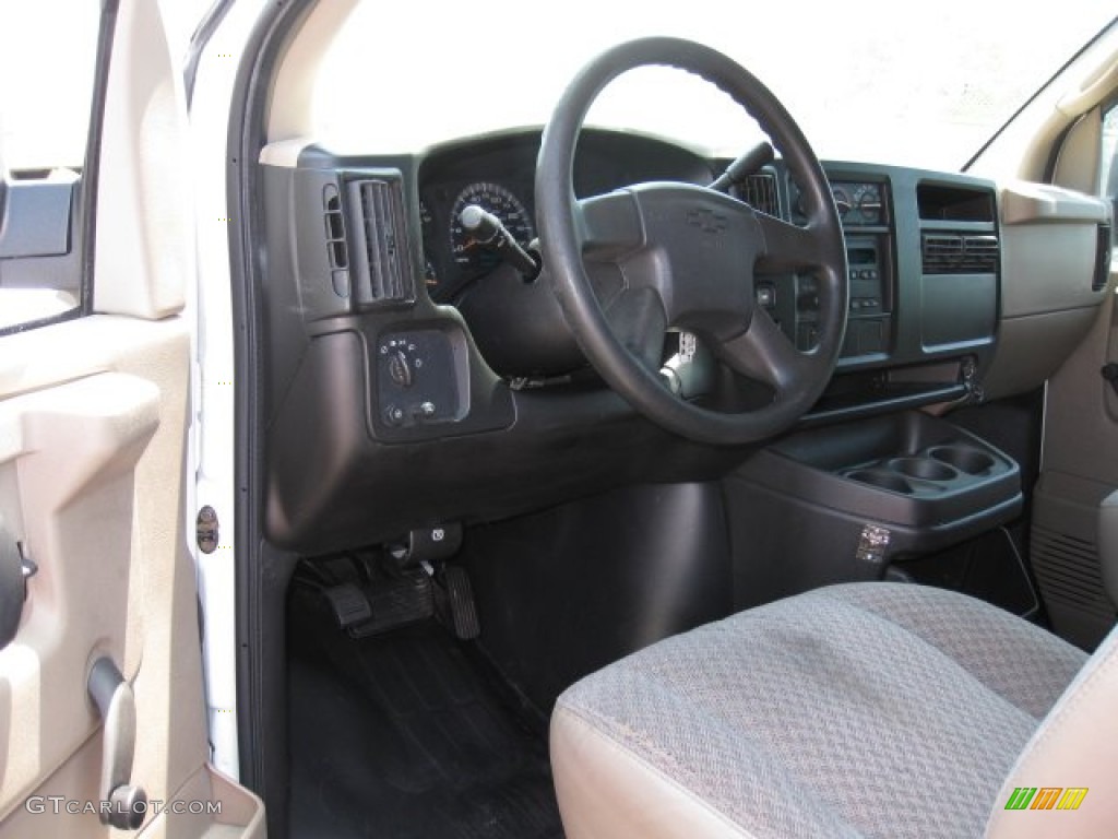 2005 Express 2500 Cargo Van - Summit White / Neutral photo #6