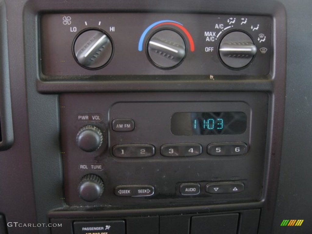 2005 Express 2500 Cargo Van - Summit White / Neutral photo #7