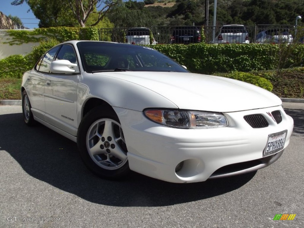 2002 Grand Prix GT Sedan - Ivory White / Gray photo #1