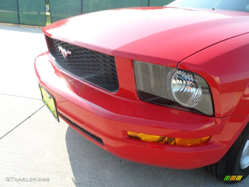 2007 Mustang V6 Deluxe Convertible - Torch Red / Dark Charcoal photo #11