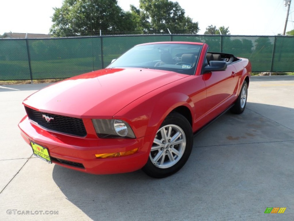 2007 Mustang V6 Deluxe Convertible - Torch Red / Dark Charcoal photo #44
