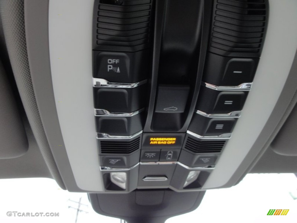 2011 Porsche Panamera 4 Controls Photo #65537180