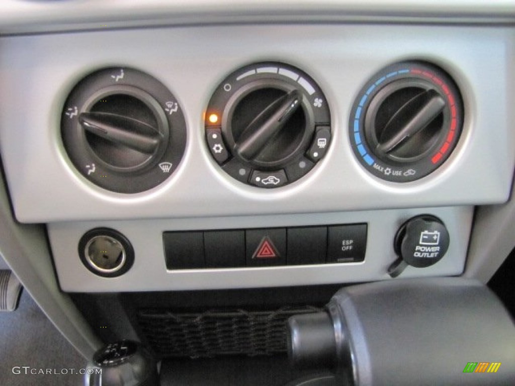 2009 Jeep Wrangler Unlimited Sahara 4x4 Controls Photo #65538363
