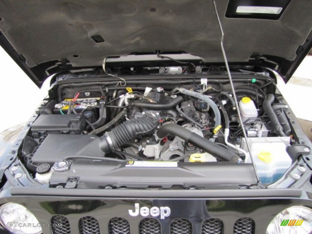 2009 Jeep Wrangler Unlimited Sahara 4x4 Engine Photos