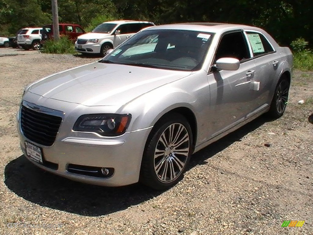 2012 300 S V8 - Bright Silver Metallic / Black photo #5