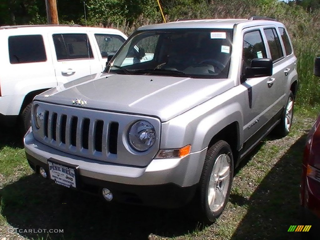 2012 Patriot Latitude 4x4 - Bright Silver Metallic / Dark Slate Gray photo #1