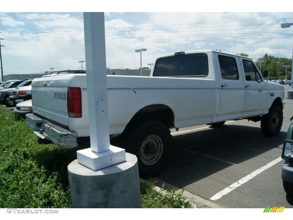 1995 F350 XL Crew Cab 4x4 - Oxford White / Grey photo #2