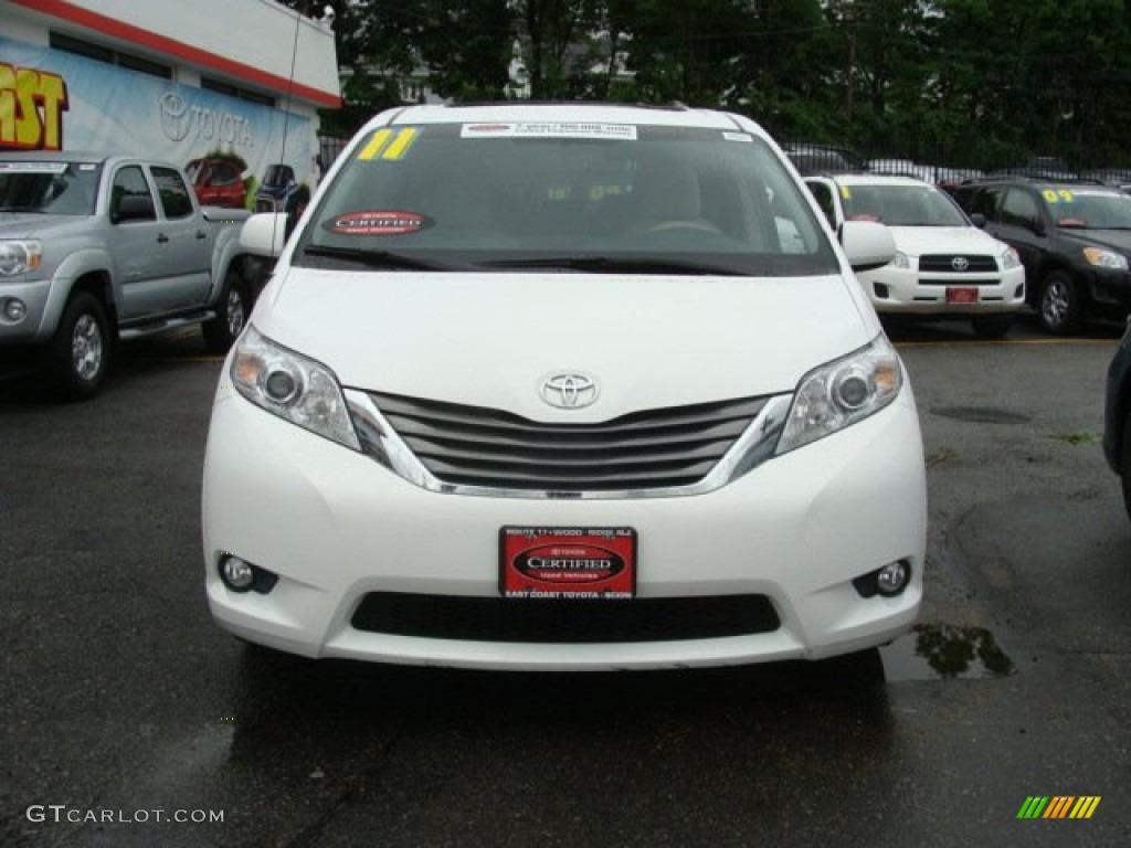 2011 Sienna XLE - Super White / Bisque photo #2