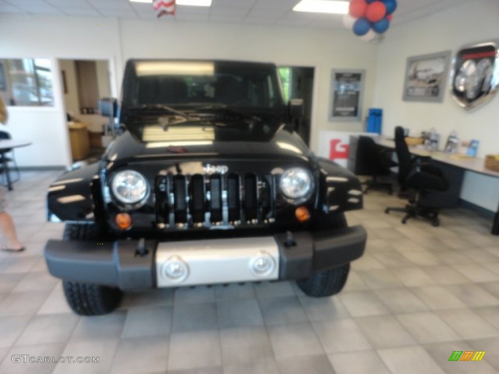 2012 Wrangler Sahara 4x4 - Black / Black photo #2