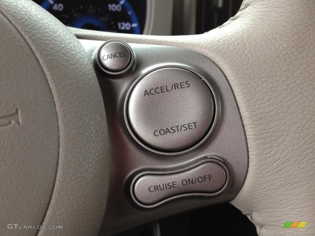 2011 Nissan Cube 1.8 S Controls Photo #65557817