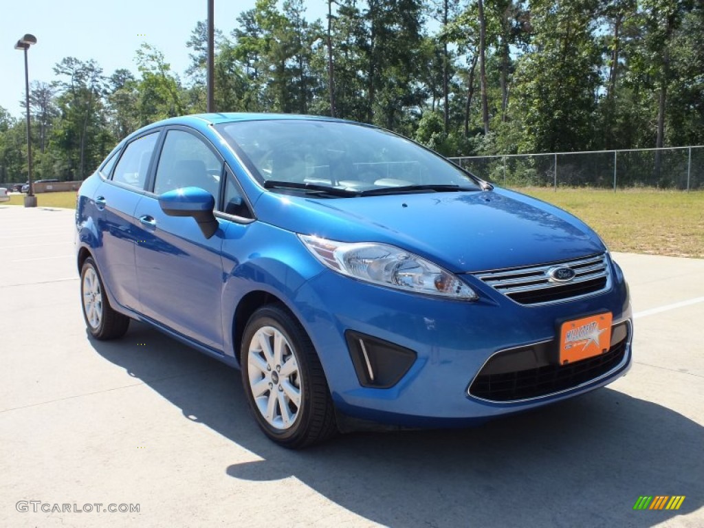 2011 Fiesta SE Sedan - Blue Flame Metallic / Charcoal Black/Blue Cloth photo #1