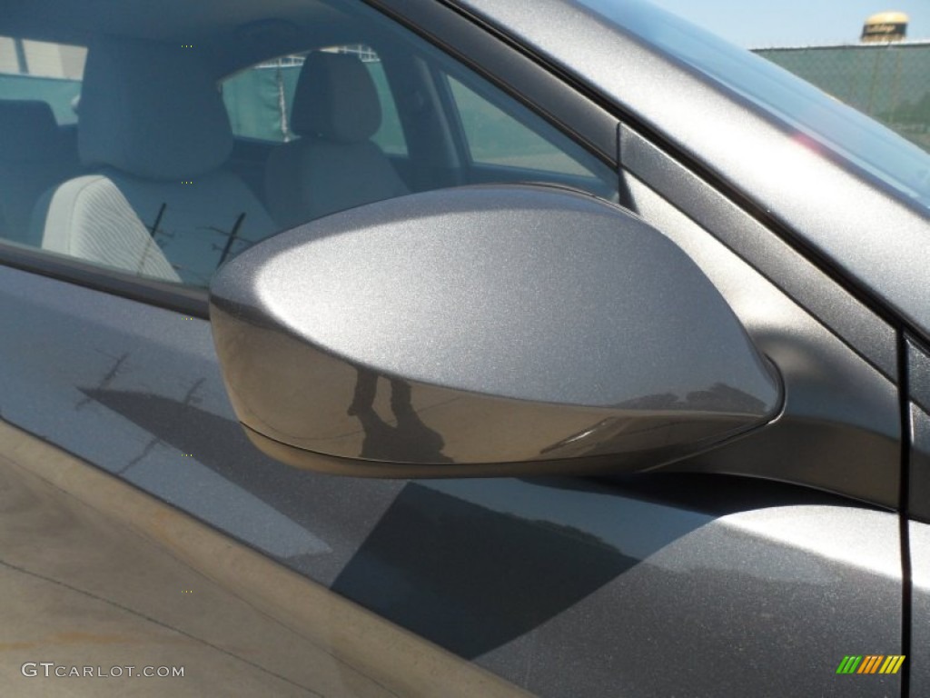 2012 Accent GLS 4 Door - Cyclone Gray / Gray photo #16