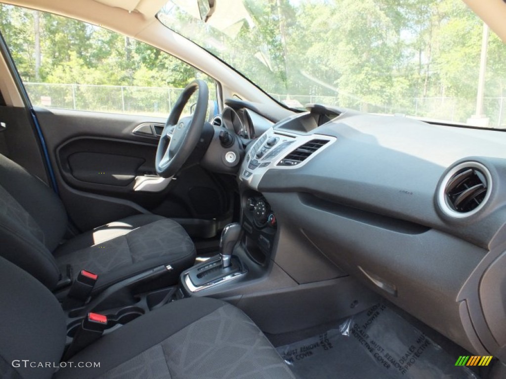 2011 Fiesta SE Sedan - Blue Flame Metallic / Charcoal Black/Blue Cloth photo #42