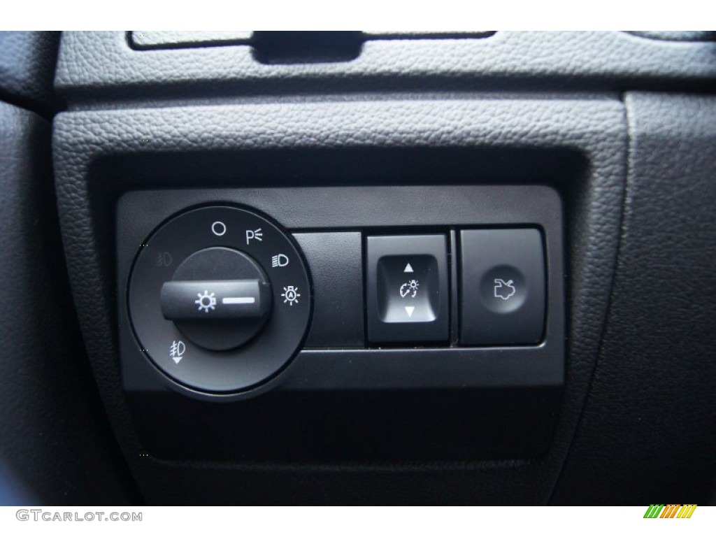 2012 Fusion SE - Blue Flame Metallic / Charcoal Black photo #31