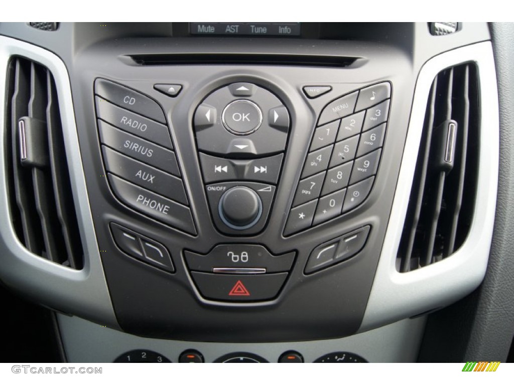 2012 Ford Focus SE Sport Sedan Controls Photo #65570891