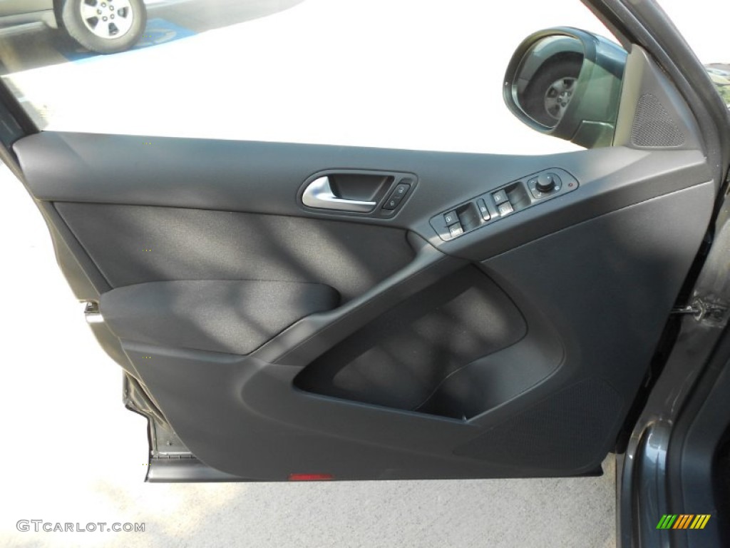 2012 Volkswagen Tiguan S Black Door Panel Photo #65574647