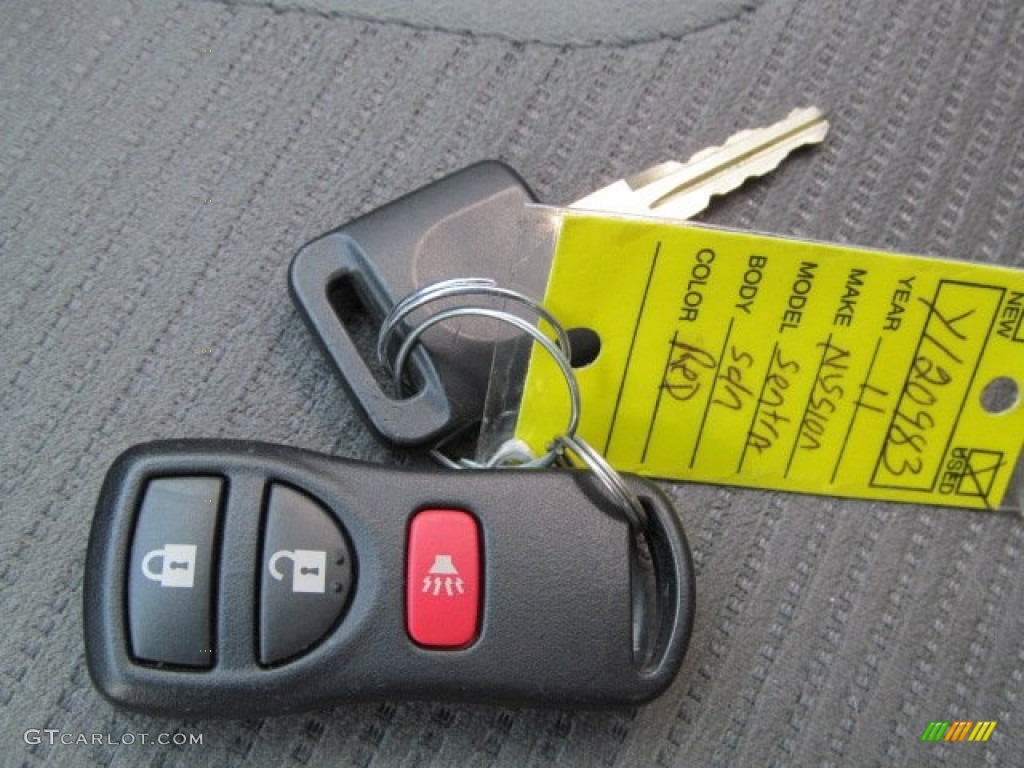 2011 Nissan Sentra 2.0 SR Keys Photos