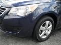 Atlantis Blue Metallic - Routan SE Photo No. 4