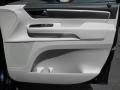 Atlantis Blue Metallic - Routan SE Photo No. 16