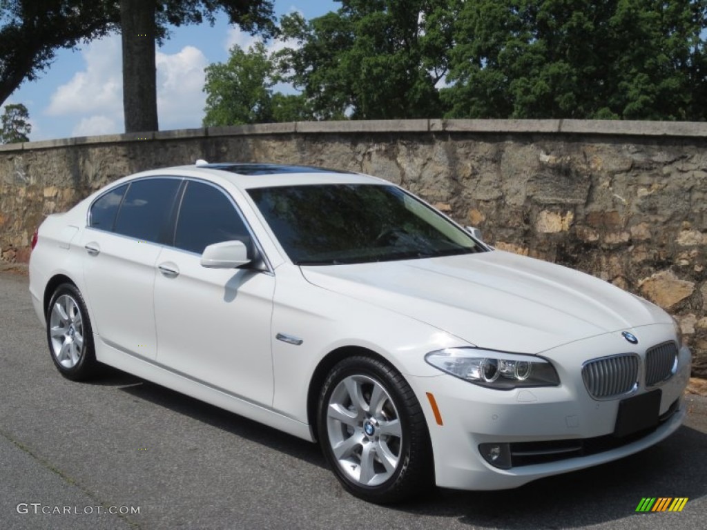 2011 5 Series 550i Sedan - Alpine White / Venetian Beige photo #1