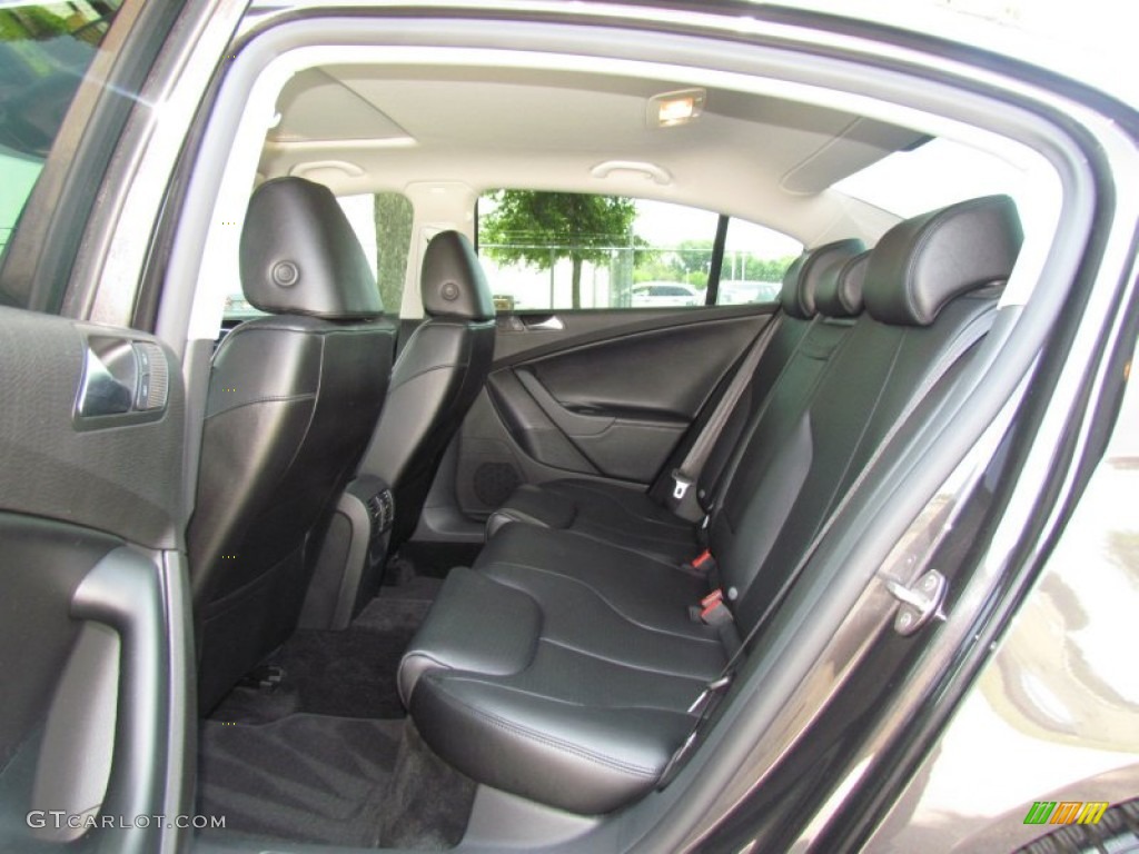 2010 Volkswagen Passat Komfort Sedan Rear Seat Photo #65584265