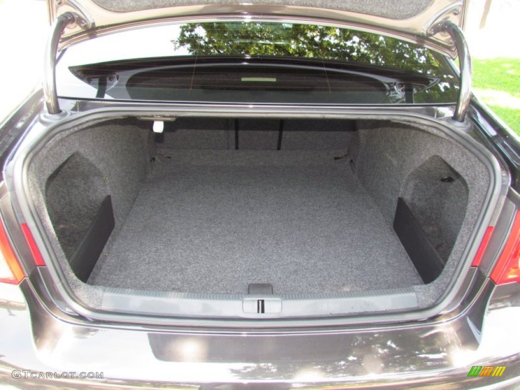 2010 Volkswagen Passat Komfort Sedan Trunk Photo #65584337