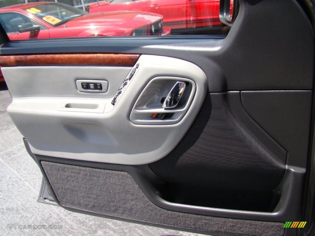 2004 Grand Cherokee Overland 4x4 - Graphite Metallic / Dark Slate Gray photo #19
