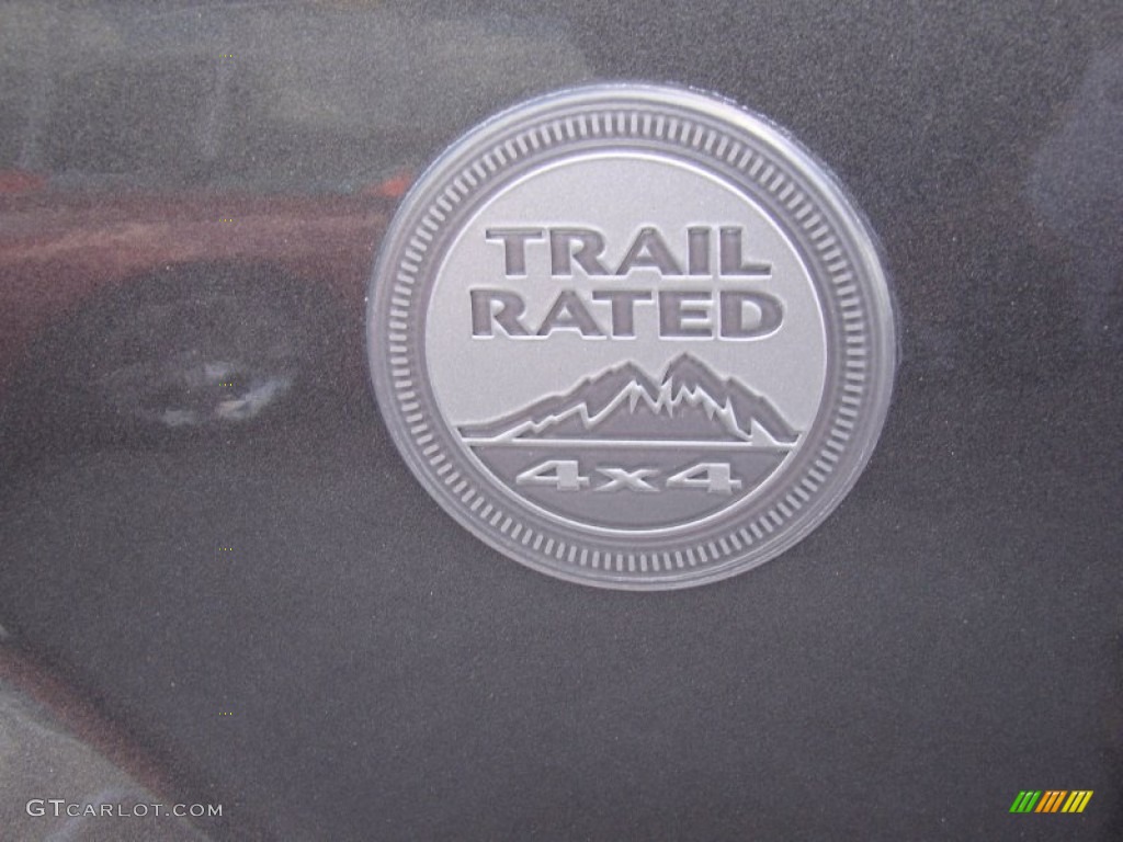 2004 Grand Cherokee Overland 4x4 - Graphite Metallic / Dark Slate Gray photo #36