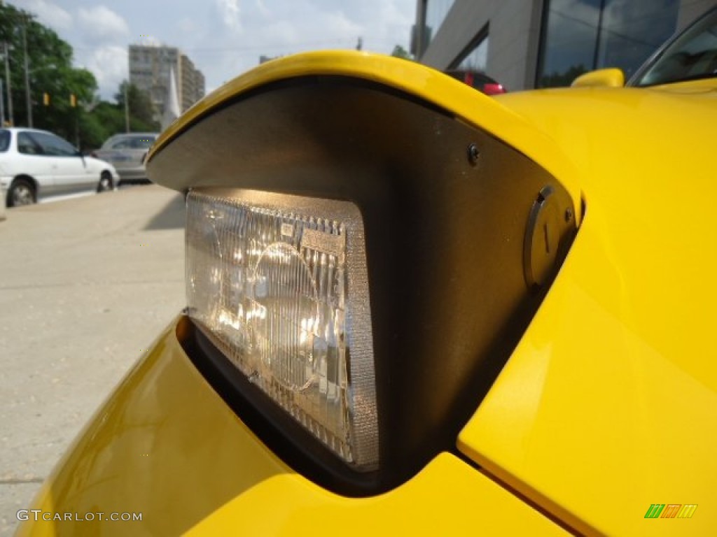 2004 Corvette Coupe - Millenium Yellow / Black photo #51