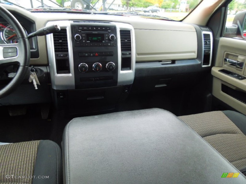 2011 Ram 1500 SLT Quad Cab - Flame Red / Dark Slate Gray/Medium Graystone photo #17