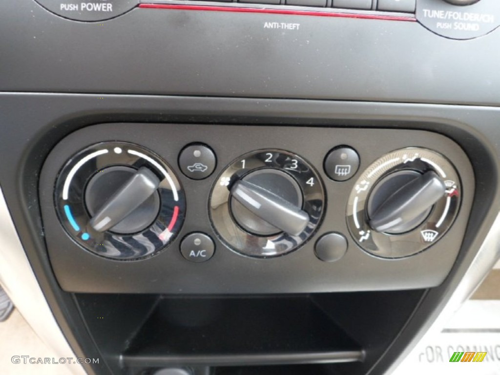 2010 Suzuki SX4 Sedan LE Controls Photos