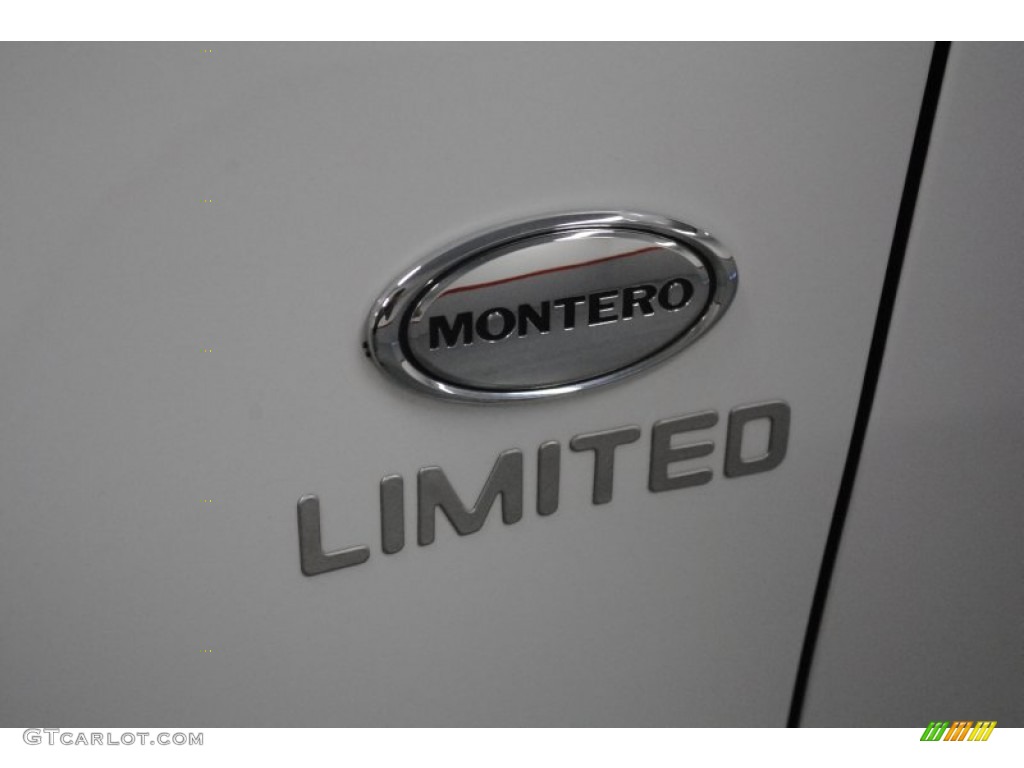 2002 Mitsubishi Montero Limited 4x4 Marks and Logos Photo #65609011