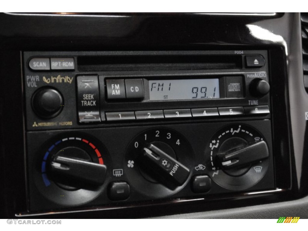 2002 Mitsubishi Montero Limited 4x4 Audio System Photos