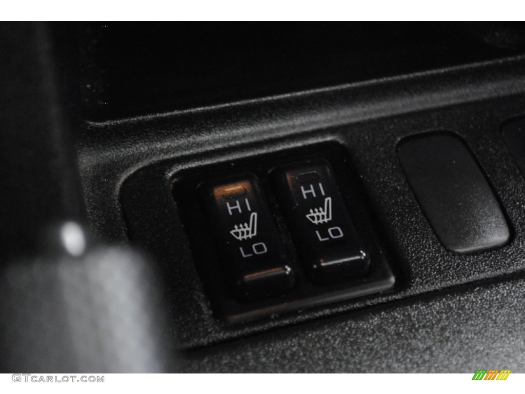 2002 Mitsubishi Montero Limited 4x4 Controls Photo #65609185