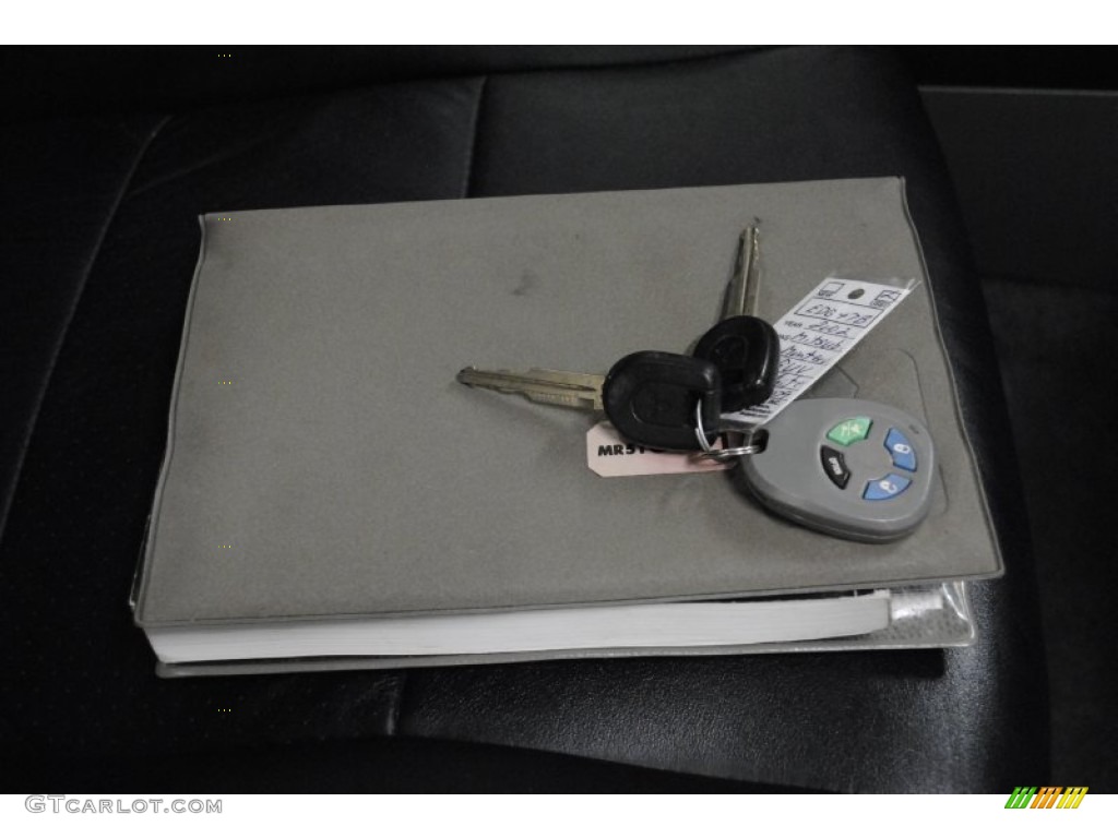 2002 Mitsubishi Montero Limited 4x4 Keys Photos