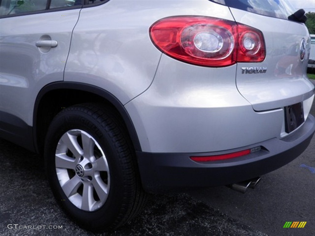 2009 Tiguan S - Reflex Silver Metallic / Clay Grey photo #8